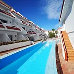 Апартаменты Location P, Terrace With Pool View, Sunny, Quiet, Wifi