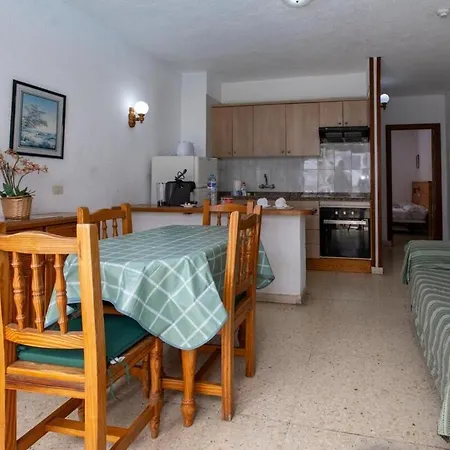 Location P, Terrace With Pool View, Sunny, Quiet, Wifi Lägenhet *