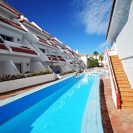 아파트 Location P, Terrace With Pool View, Sunny, Quiet, Wifi