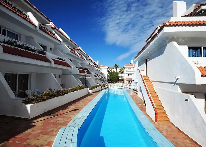 Apartman Location P, Terrace With Pool View, Sunny, Quiet, Wifi *