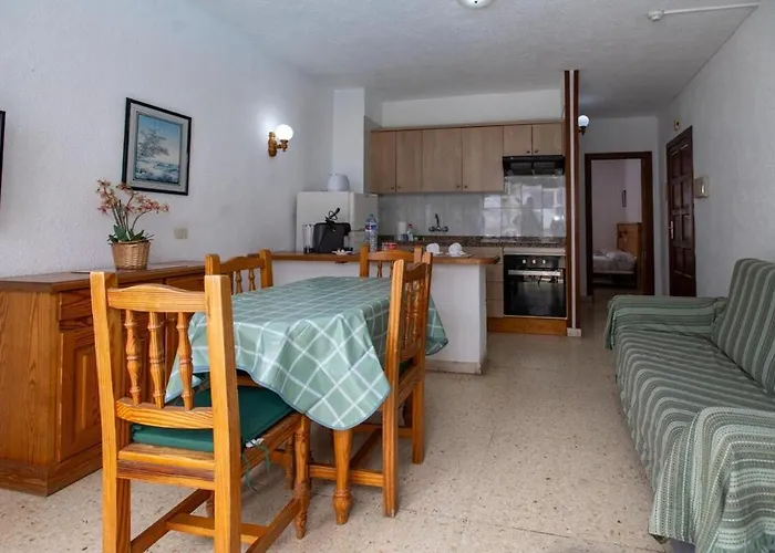 Location P, Terrace With Pool View, Sunny, Quiet, Wifi Lägenhet *