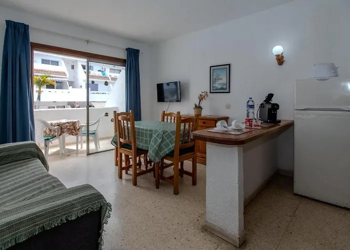 Apartman Location P, Terrace With Pool View, Sunny, Quiet, Wifi