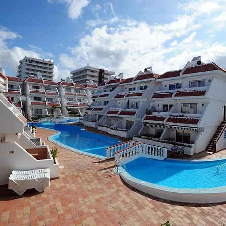 Location P, Terrace With Pool View, Sunny, Quiet, Wifi アパート